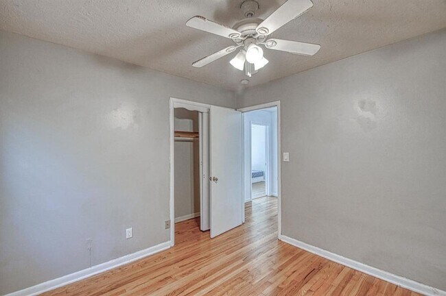 Building Photo - 1428 Lindale Ave