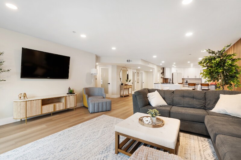 Building Photo - 2414 Front St