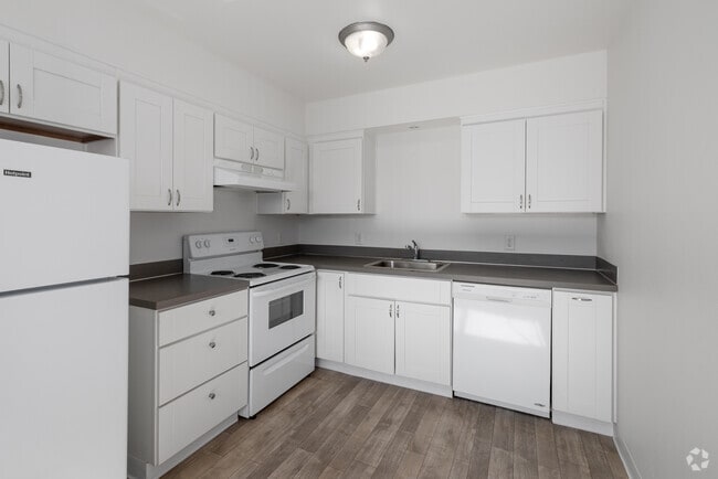 2BR, 1BA - 690SF - Hidden Court Apartments