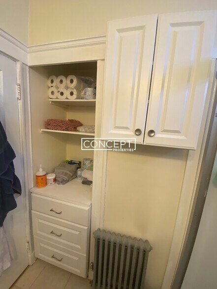 Building Photo - 66 Craigie St