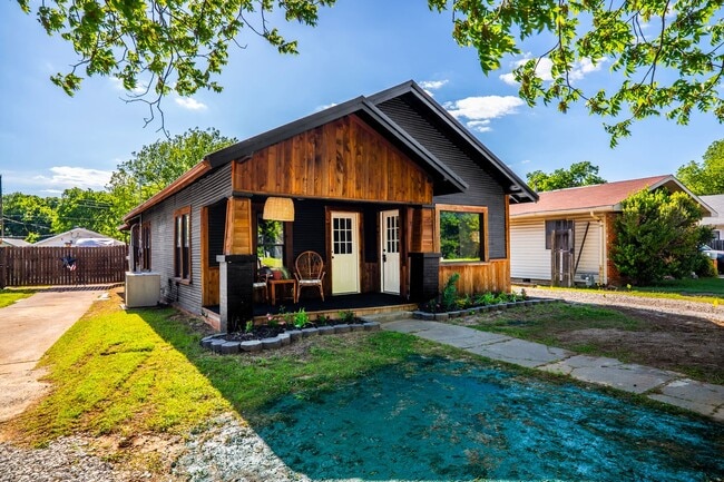 Building Photo - Three Bedroom Rental
