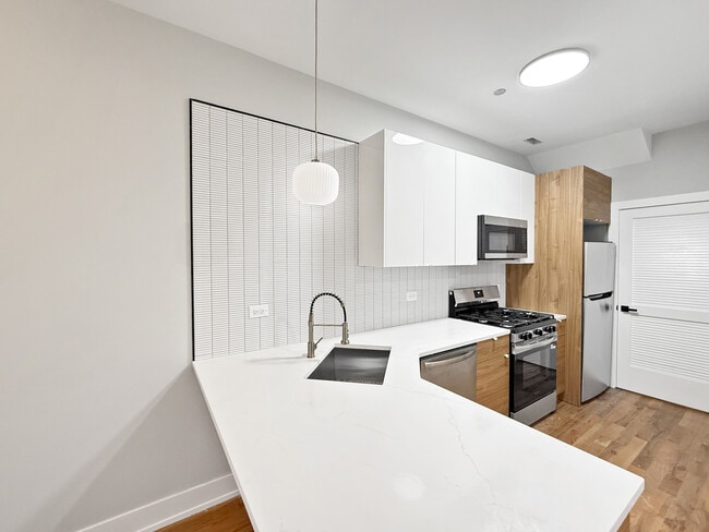 Building Photo - 2127 W 18th St