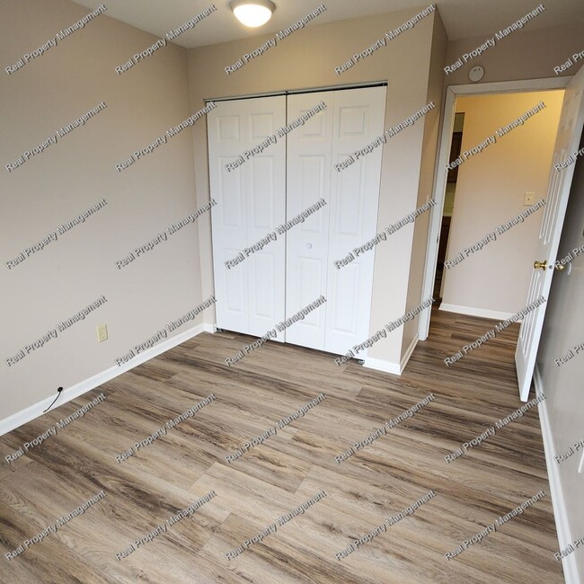 Building Photo - Updated 2 bedroom Condo