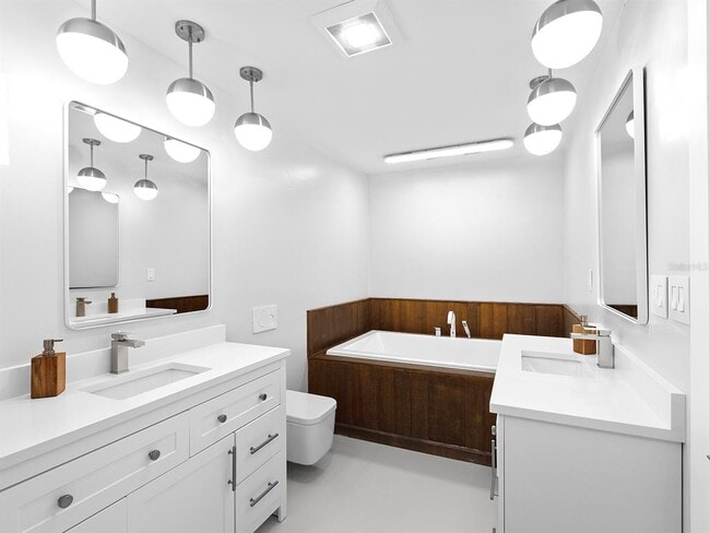 Building Photo - 7647 Sanderling Rd