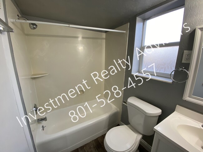 Building Photo - Two-Bedroom Apartment Near Liberty Park!