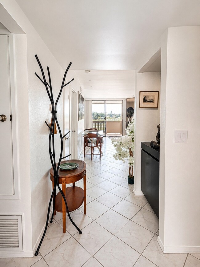Building Photo - 3098 Rue D’Orleans