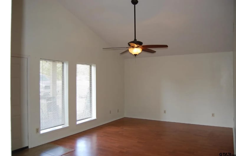 Building Photo - 16215 Carole Dr