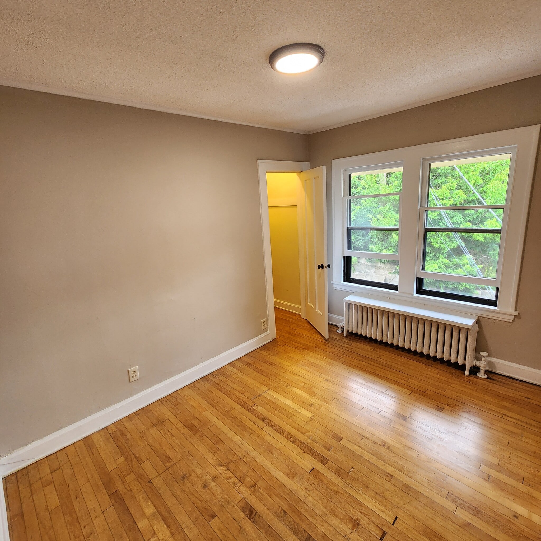 Building Photo - 428 W Franklin Ave