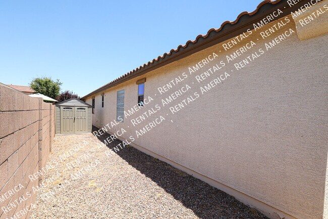 Building Photo - Stunning 5 Bed, 3 Bath Single-Level in Ful...