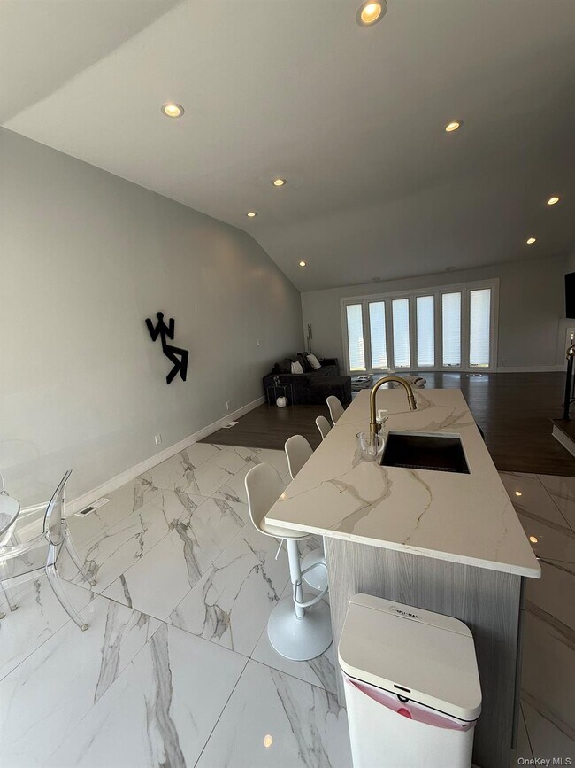 Building Photo - 640 Derby Ave