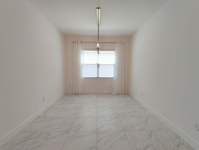 Building Photo - 32792 Tree of Life Ave