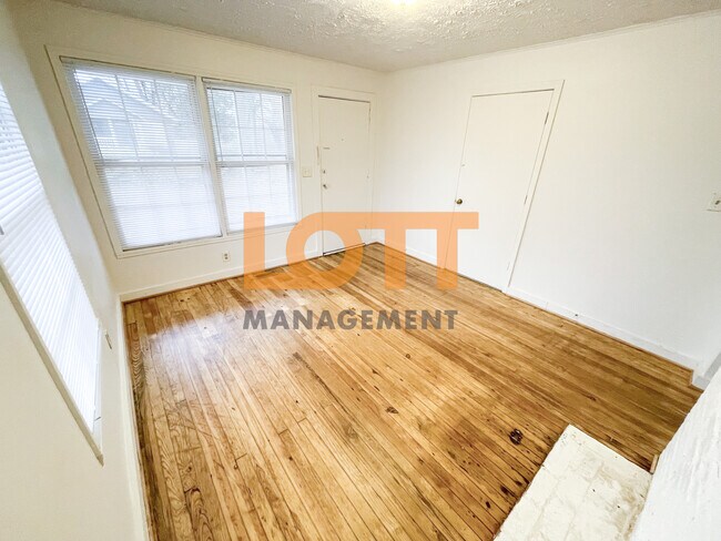 Building Photo - 1 Monroe St