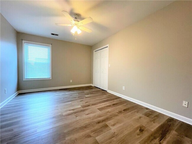 Building Photo - 1635 River Oak Dr