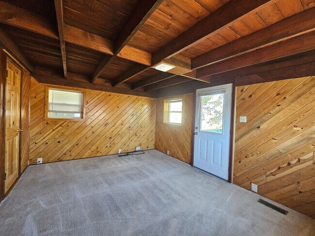 Building Photo - Studio Home Knotty Pine Cottage