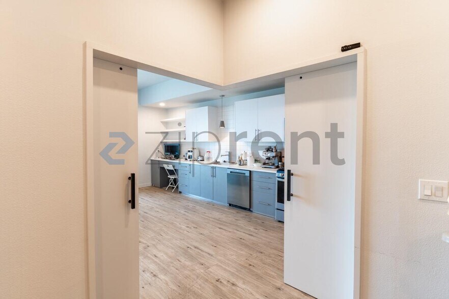 Building Photo - Unit 302