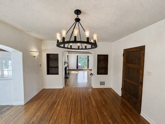 Building Photo - 352 Glen Ellen Dr