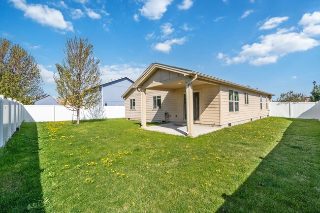 Building Photo - Charming 3 Bed, 2 Bath Home in Cheney – Op...