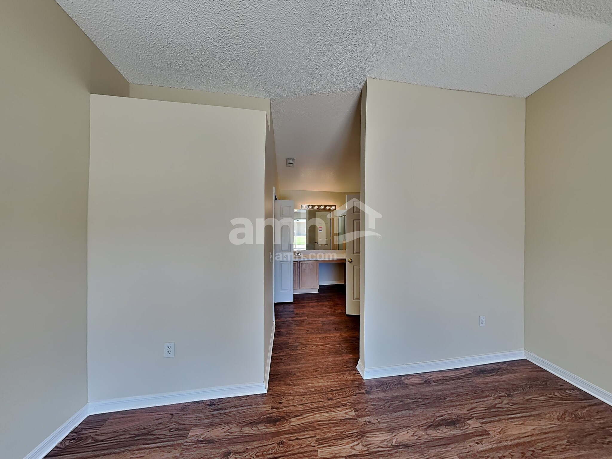 Building Photo - 2423 Hybrid Dr