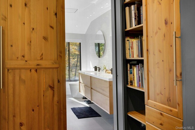 Building Photo - 16 Old Wagon Rd