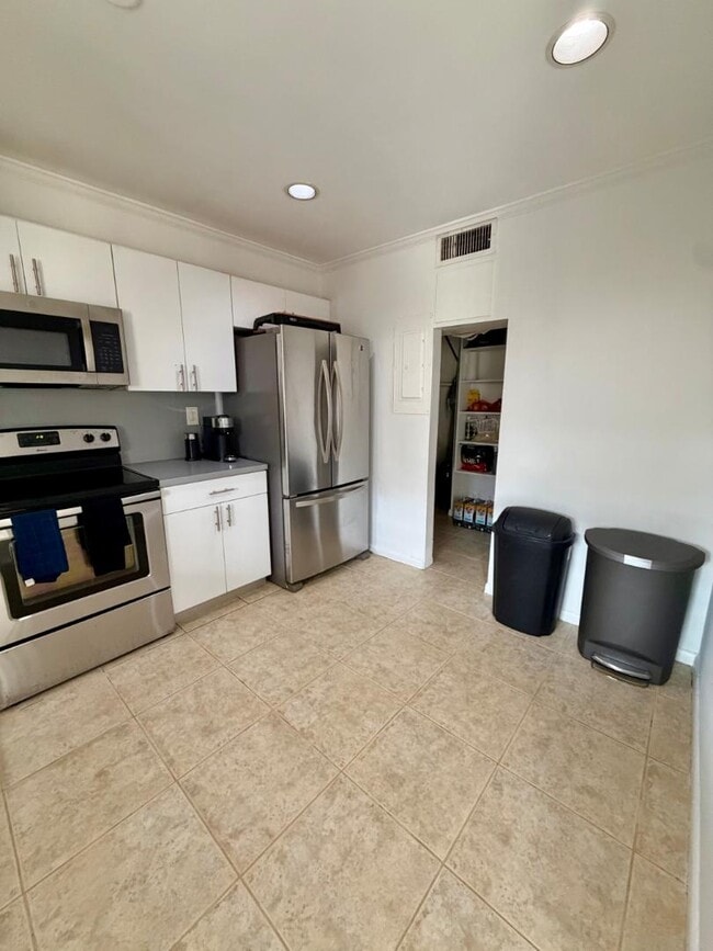 Building Photo - 8785 SW 137th Ave