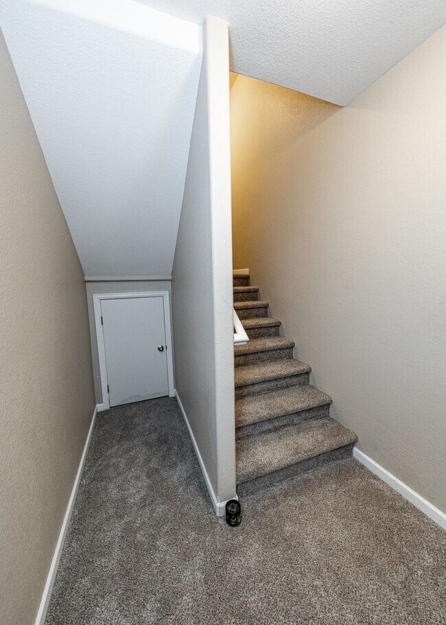 Building Photo - Westside home in Desirable Gold Hill Mesa ...