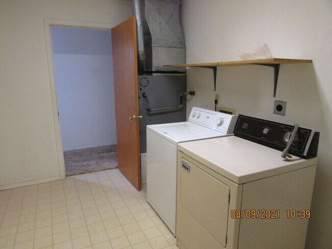 Building Photo - Newly remodeled 5 bedroom/2 bath home