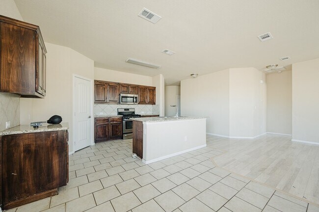 Building Photo - 6919 Kate Reed Dr
