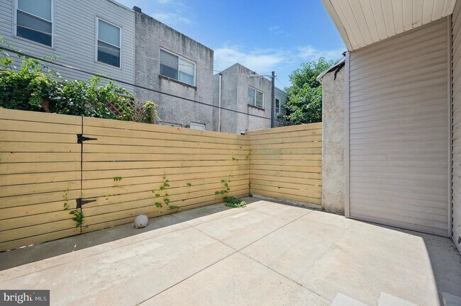 Building Photo - 2518 Carpenter St