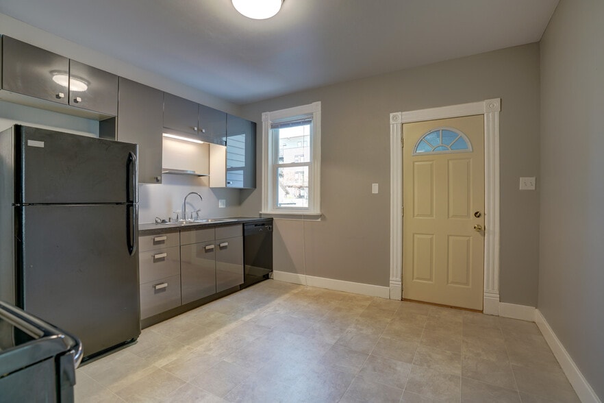 Building Photo - 538 W Wilson St