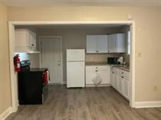 Building Photo - House for Rent