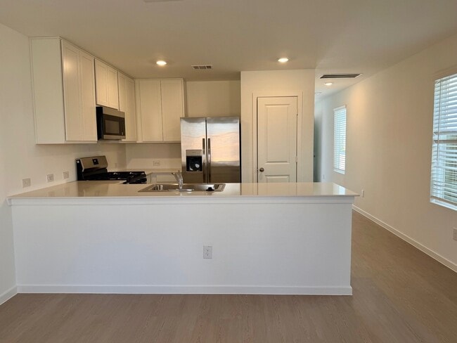 Building Photo - 921 Pertuso Ln