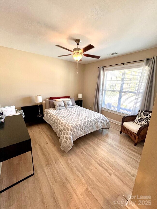 Building Photo - 1101 Waterlily Dr
