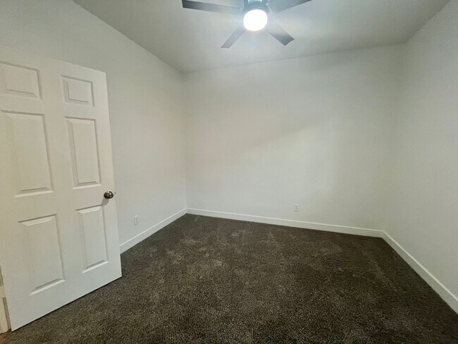 Building Photo - 2470 sq ft, remodeled single story, hard to find 5 bed, 2.5 bath, 2 car garage in guard gated Sta...