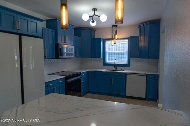 Building Photo - 1712 Pineapple Ave