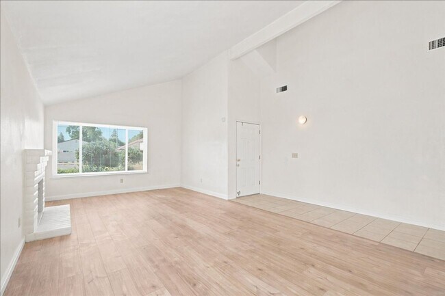 Building Photo - 1379 San Juan Rd