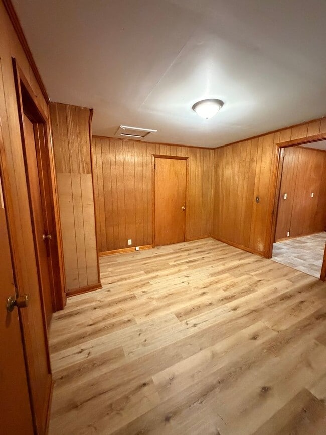 Building Photo - Brick 3/1 House in North Rome $950