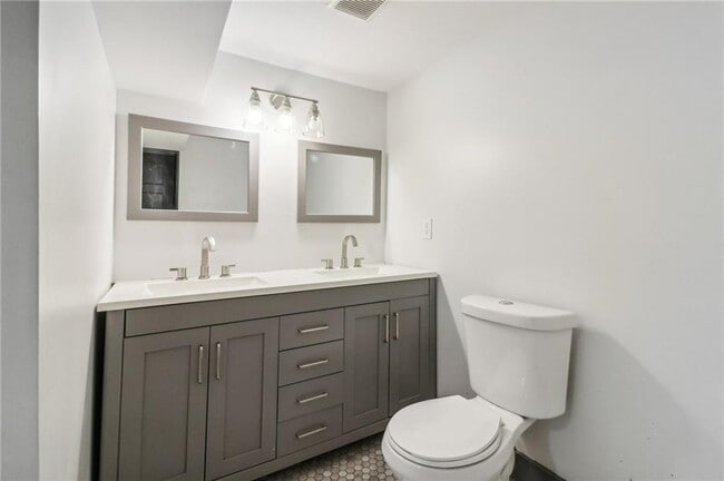 Building Photo - 1393 Westview Dr SW