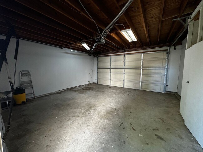 Building Photo - 8806 Haskell Ave