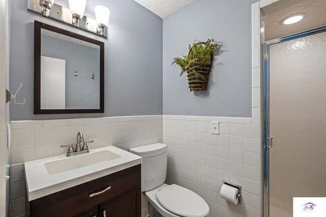 Building Photo - WELCOME HOME! AVAILABLE NOW!