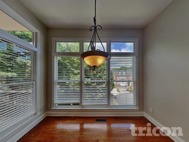 Building Photo - 1206 Comet View Tr SE