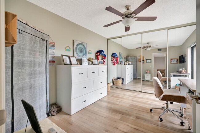 Building Photo - 148 Heritage Way