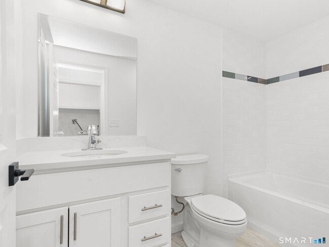 Building Photo - 1974 Kings Hwy