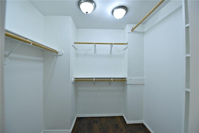 Building Photo - 1002 Dover Pass