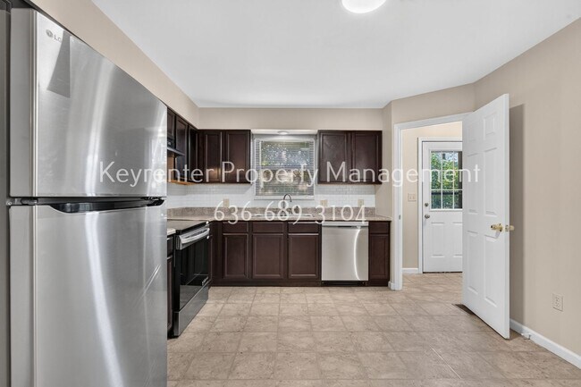 Building Photo - 357 Della Dr