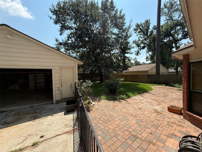 Building Photo - 4330 Meadow Springs Dr