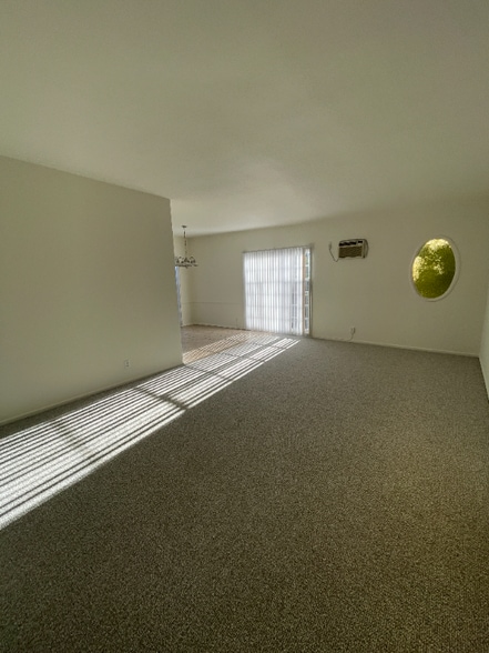Building Photo - 1122 S Clark Dr