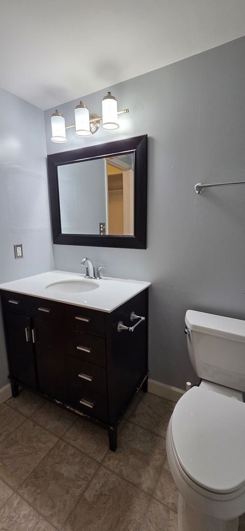 Building Photo - 3 Level Townhome Located in Silver Spring