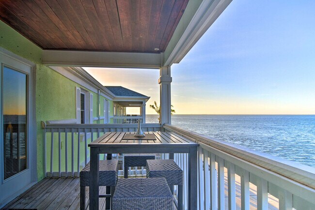 Building Photo - 5285 Coquina Key Dr SE