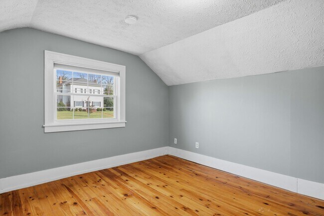 Building Photo - MOVE IN WITH A SECURITY DEPOSIT ALTERNATIVE FROM OBLIGO (for qualified applicants).