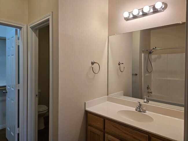 Building Photo - 3/2 Fourplex in Castle Heights